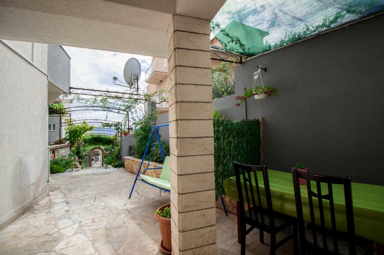 Mrkonjic Branko & Marija Apartmani Omiš Kültér fotó