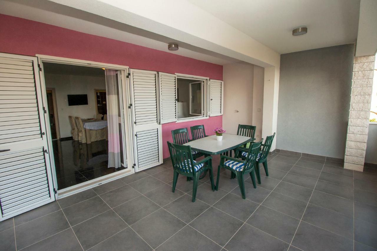 Mrkonjic Branko & Marija Apartmani Omiš Kültér fotó