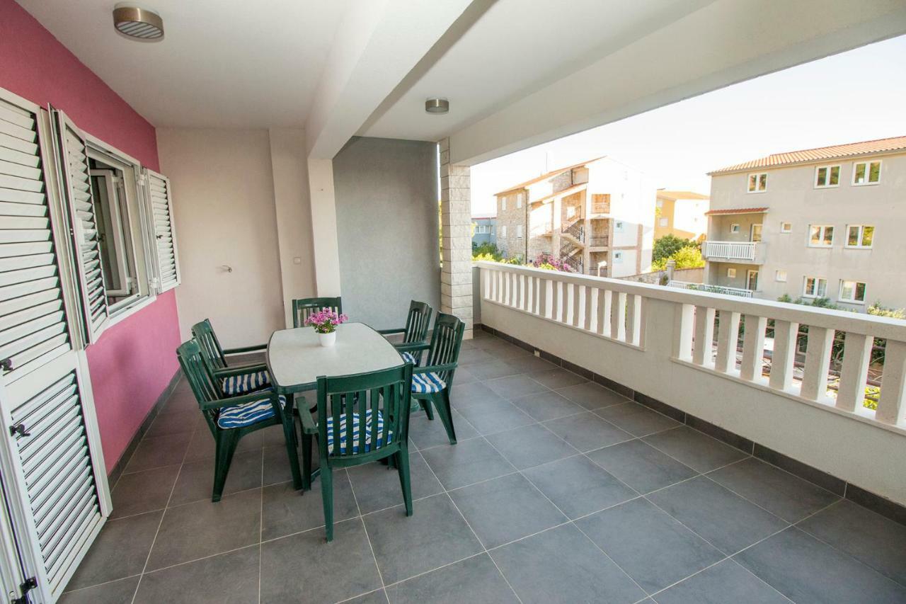 Mrkonjic Branko & Marija Apartmani Omiš Kültér fotó